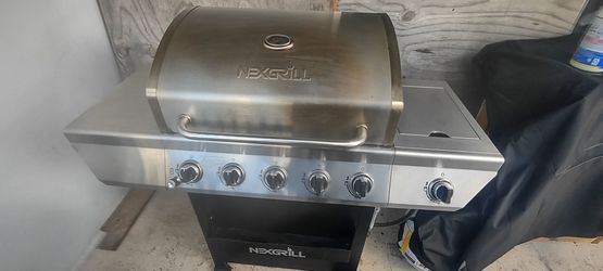 Gas Barbecue Grill w/5 burners