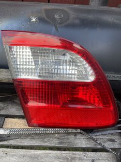  Mercedes E320 Taillight