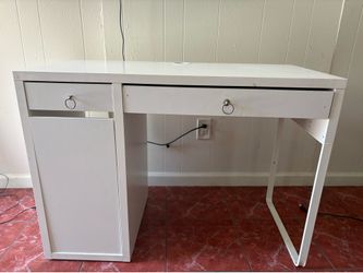 Computer desk