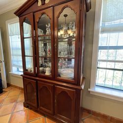 Formal dinning set w/ Vintage China Cabinet