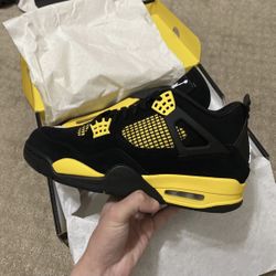 Jordan 4 Thunder Sizes 9.5, 10.5, 11, 12, 13, 14