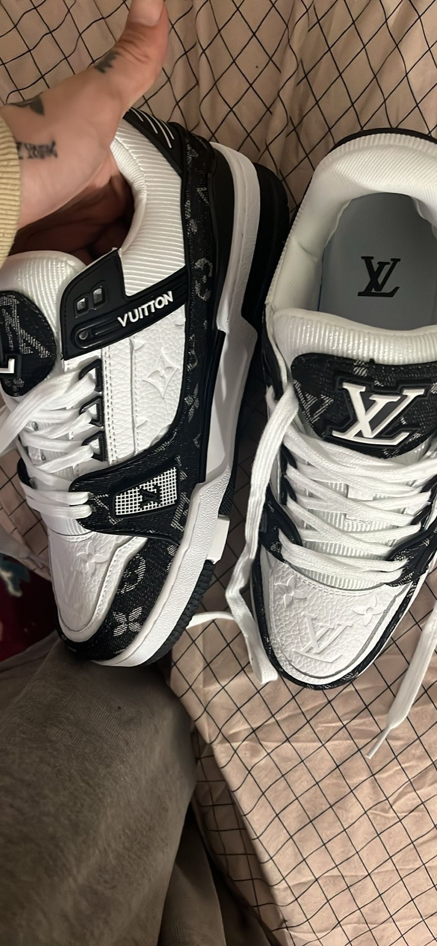 LV Trainers Size 8