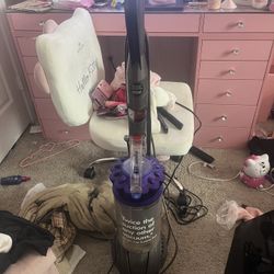 Dyson DC65 Animal Upright Vacuum – Powerful Suction – Works Great! 