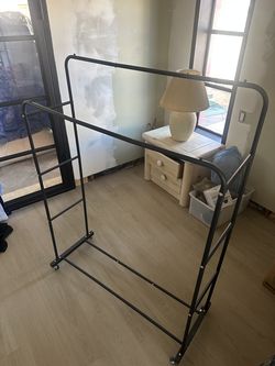 FreeStanding Metal Clothing Rack / Garment Rack
