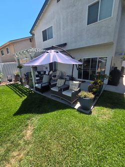 Outdoor patio umbrella