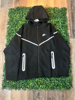 Reflective Nike tech set size medium