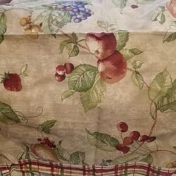 Cute Curtain's w/fruit on them!! (4 curtain's-3 valance's) (25 1/2in. L x 28in. W) (valance's: 57 1/2in. L x 31in. W)
