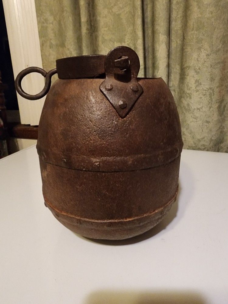 Antique Forged Iron Well Pot/cauldron
