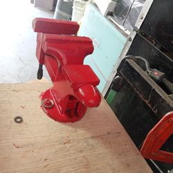 Pretty Old Antique Vice In Great Shape 75 Bucks No Lowballing