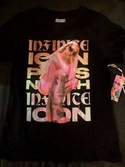 2 New Paris Hilton Infinite Icon Graphic T-Shirts – Size Small