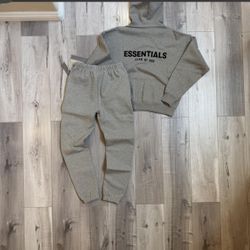 Essentials set size small new