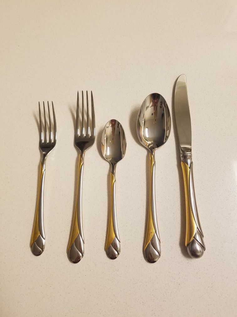 Mikasa Gerald Patrick "sweet pea" silverware