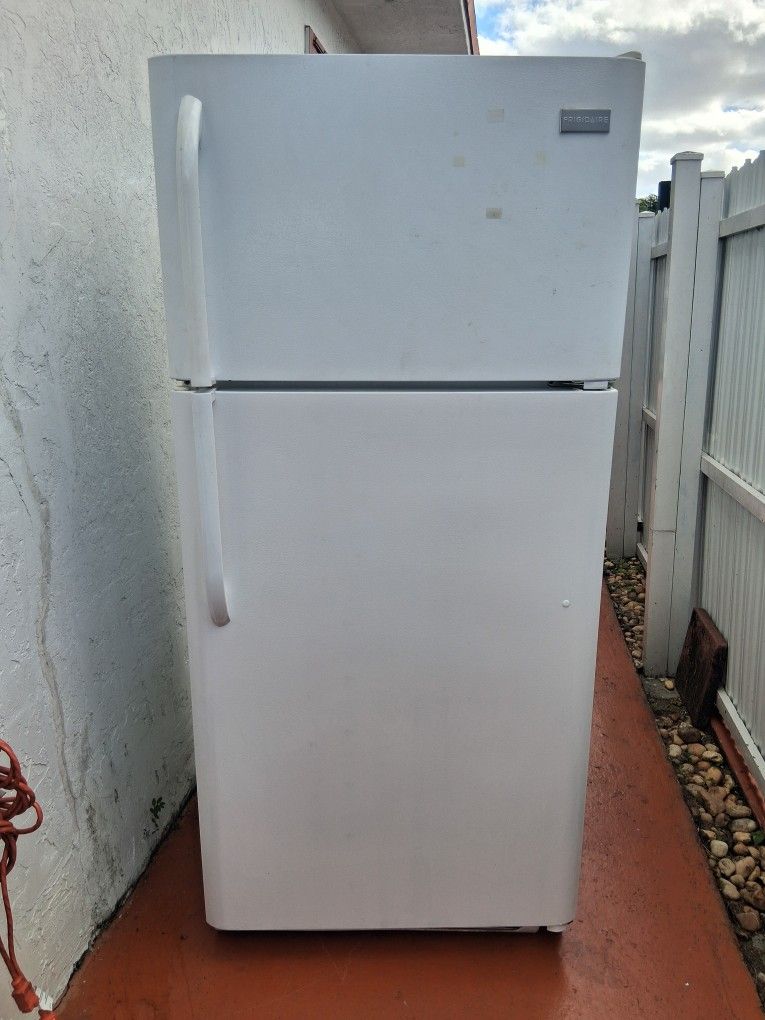 Fridge refrigerator
