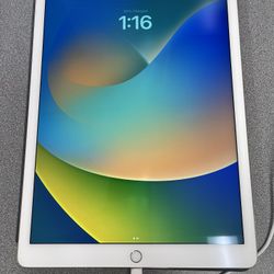Apple 12.9-inch A1584 iPad Pro 128GB WiFi Only With Keyboard Case, Charger. 