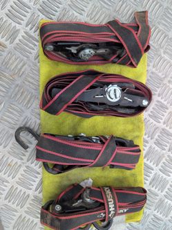 4 ratchet tie-down straps