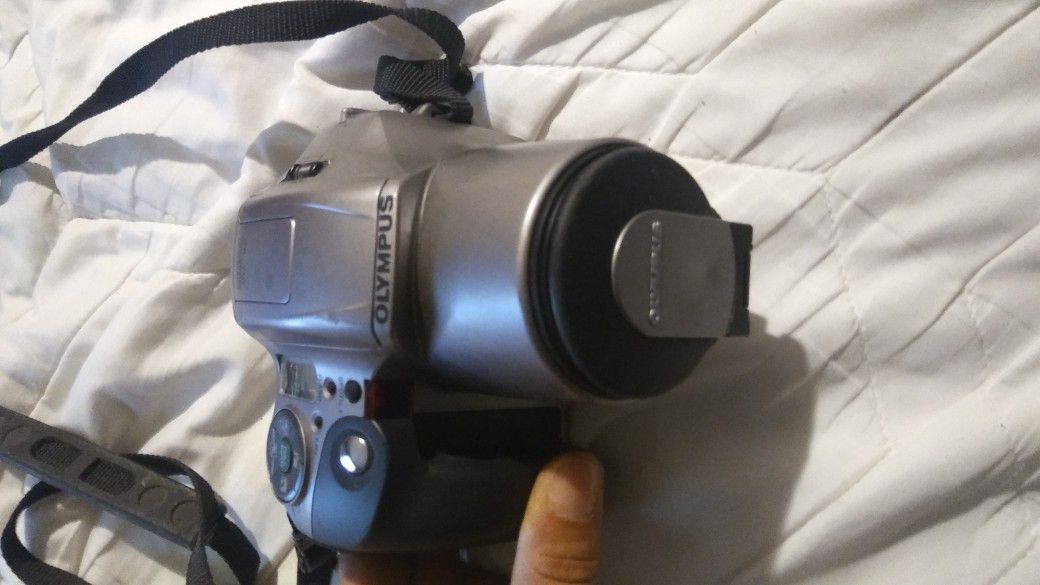 Olympus IS-20 DLX QD 35mm SLR Film Camera