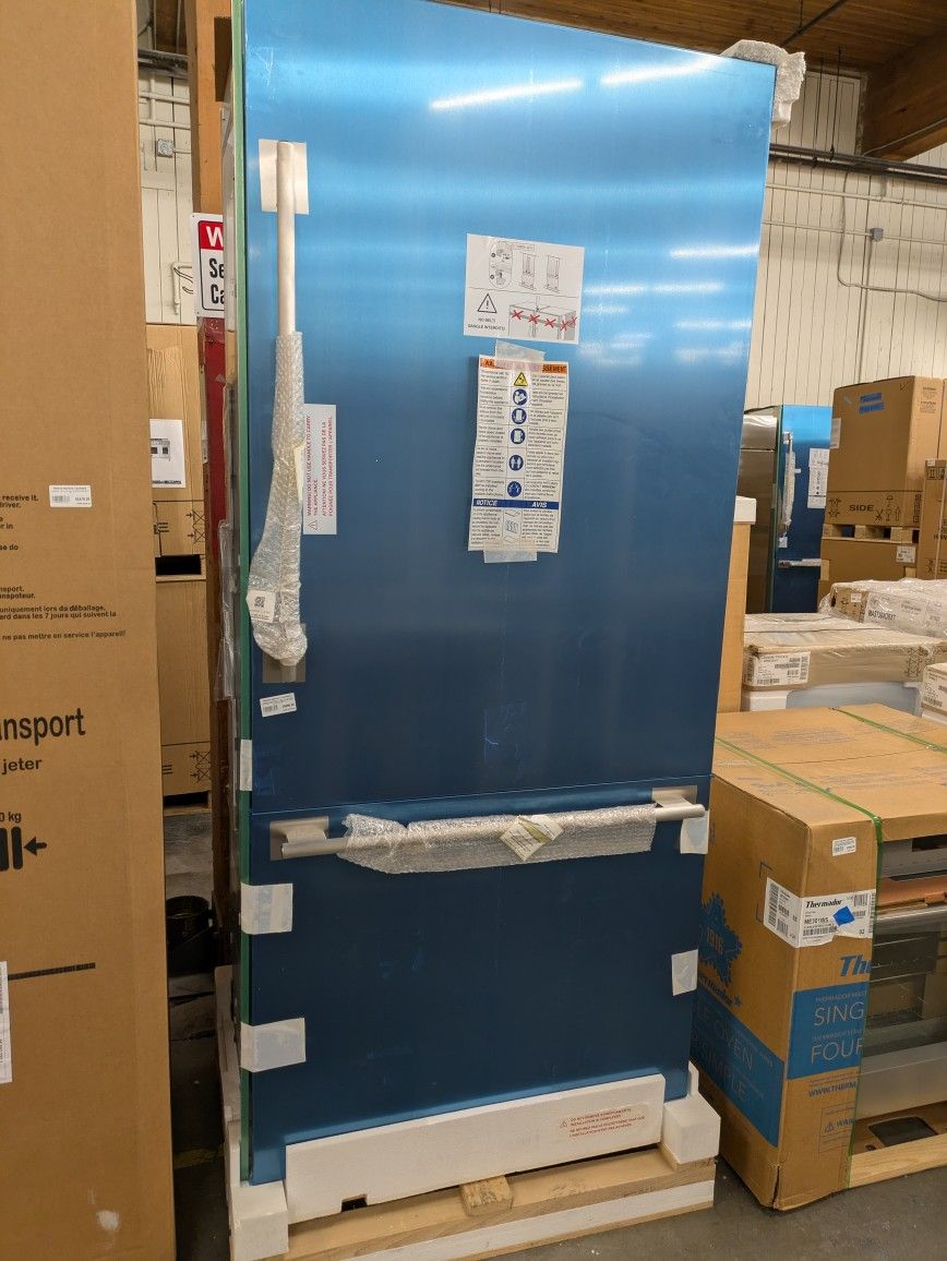 Thermador Freedom Collection T36BB915SS
36 Inch Built-In Bottom Mount Smart Refrigerator