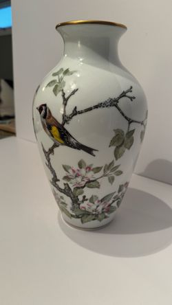 Vintage 1981 Franklin Porcelain "The Woodland Bird Vase" by Basil Ede