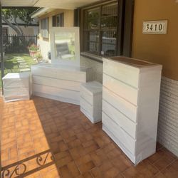 Dresser Whit Mirror , Chest And 2 Nightstands - Cómoda Con Espejo , Gavetero Y 2 Mesitas De Noche 