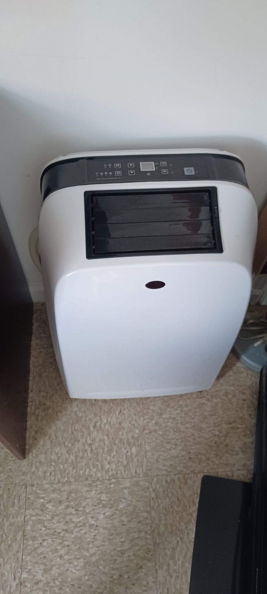 Royal Sovereign 9000 BTU Portable Air Conditioner Like New