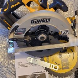 Dewalt  7 1/4" 20v Flexvolt Advantech Circular Saw. Tool Only $130 Firm 