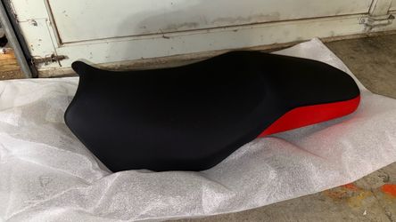 BMW F850GS Standard Seat – Black/Red – Excellent Condition