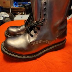 WOMEN'S BOOT DR MARTENS SIZE 8 