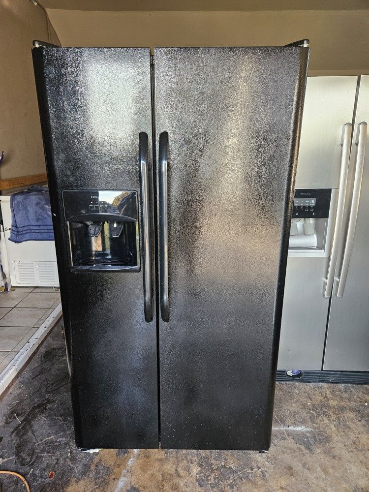 Refrigerator  ( Free Local Delivery)
