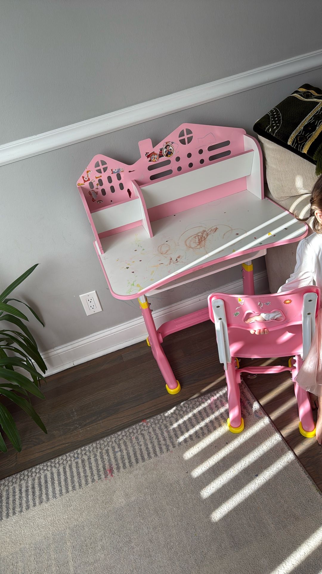 princess table and chair