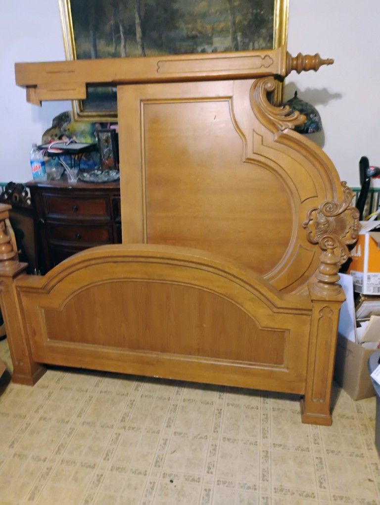 Queen Bedframe