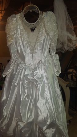Vintage wedding dress