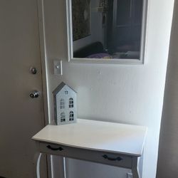 Entry Table With Mirror 