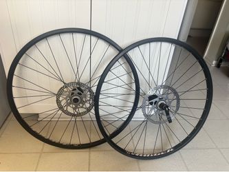MTB, Hardtail 26”Bontrager Wheelset 8,9,10,11 Speed compatible QR Spin true