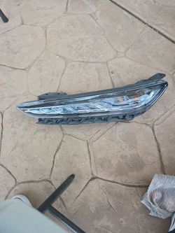 2020 kona left headlight