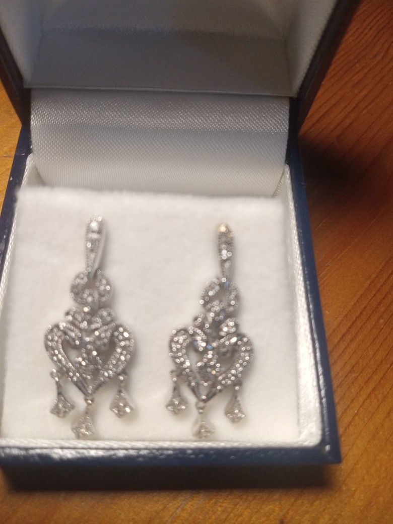 Natural Diamonds Set In 14k Real Gold Chandelier Style.