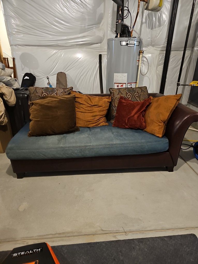 2 L-shaped Couches