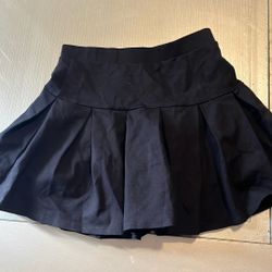 Fashion a Black Skirt
