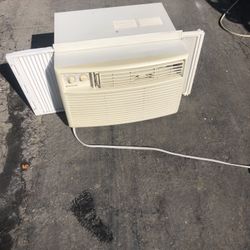 Very Good Condition Frigidaire Air Conditioner 