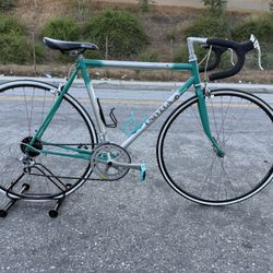 53cm Vintage Road Bike / Univega Vivatech 1050 