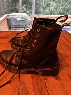 Doc Martens women’s size 6