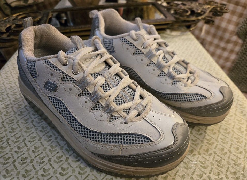 Womens Size 8.5 Sketchers Fitness Shoes