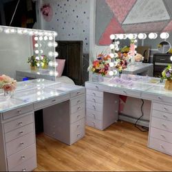 Glam Make Up Vanity