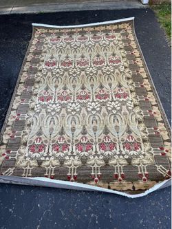 Rug Kensington Collection Rug 5.3ft by 8ft.