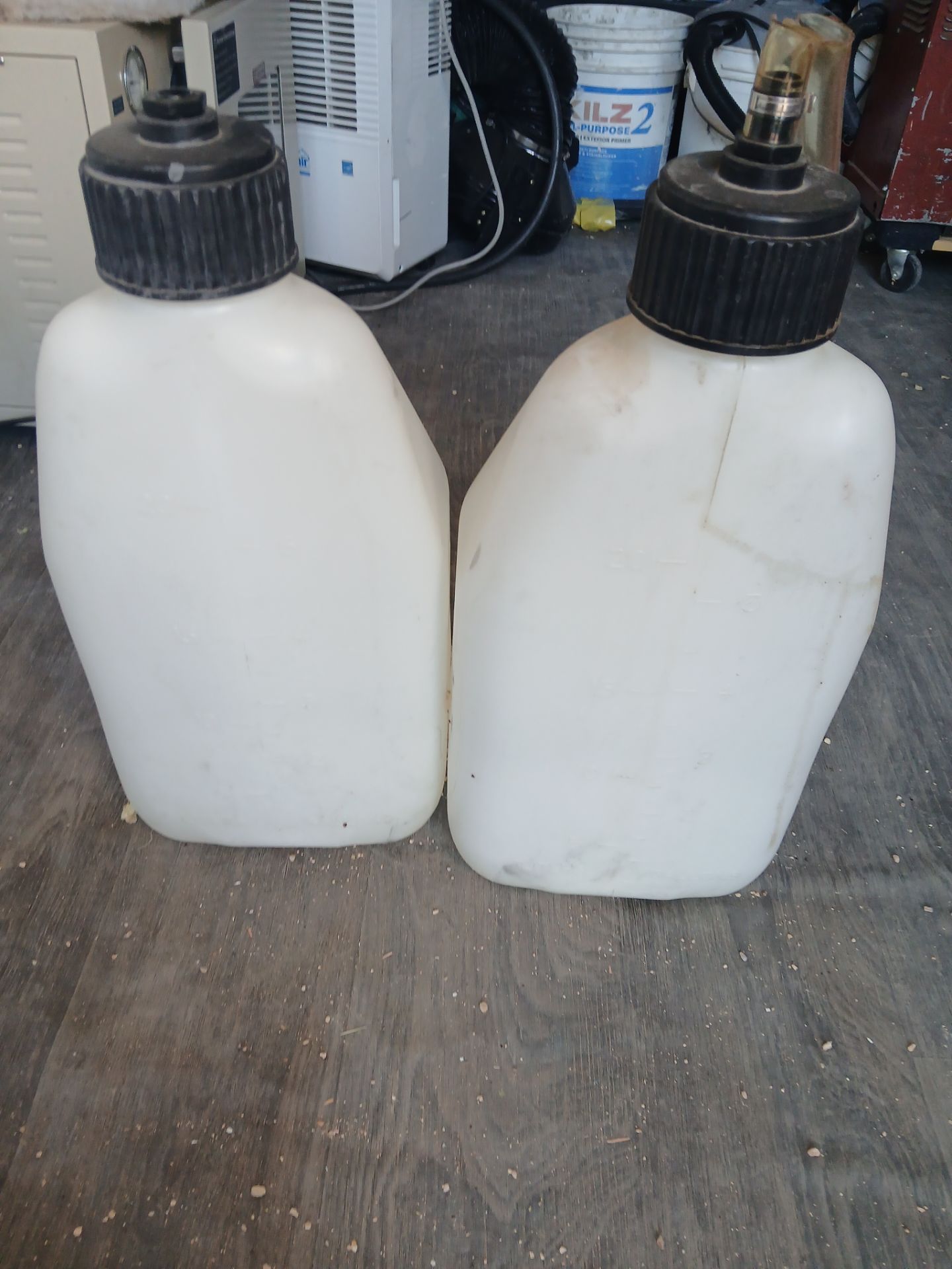 Gas cans 5 gallons.