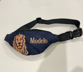 Modelo small belt bag