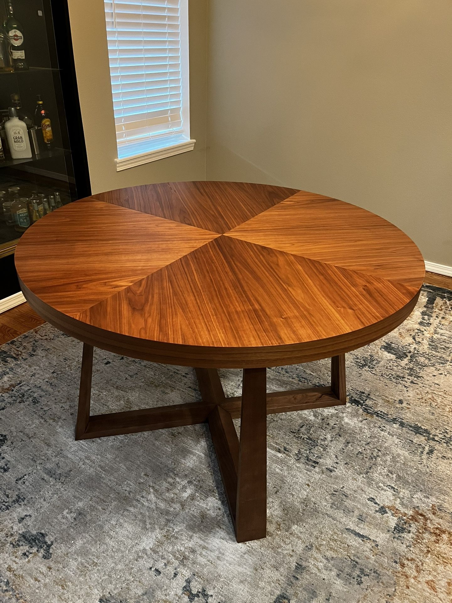 Dania Round Extension Dining Table (4-6)