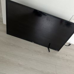 40 INCH AND 32 INCH TV