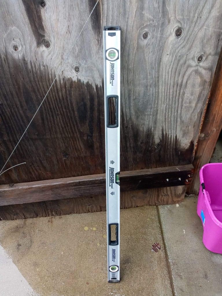 4 Ft. Johnson Level Like New