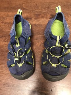 Kids Keen sandals sz 3