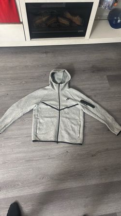 Gray Nike tech size medium